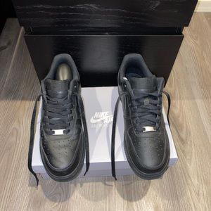 Black Air Force 1’s